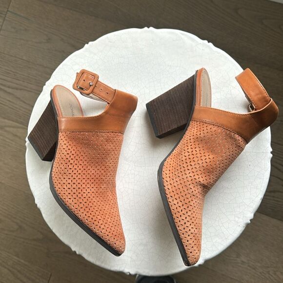 Donald J Pliner Varen Women’s 6M Leather Perforated Slingback Pointed Toe Bootie - Picture 9 of 12